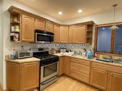 Medford 5 Beds 1 Bath  Tufts - $6,000 No Fee