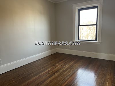 Brookline 3 Bed 1 Bath BROOKLINE  Beaconsfield - $4,595