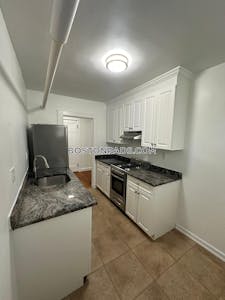 Melrose Spacious 1 Bed 1 Bath Apartment Available on West Wyoming Avenue in Melrose!!  - $2,000