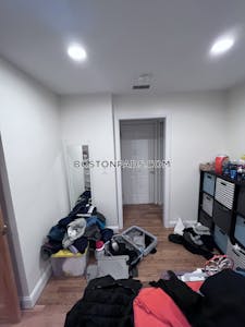 Brookline 1.5 Beds 1 Bath  Cleveland Circle - $2,600 No Fee