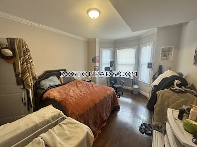 East Boston Deal Alert! Spacious 3 bed 1 Bath apartment in Chelsea St Boston - $3,595 50% Fee
