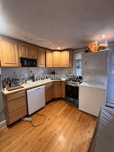 East Boston Excellent Location! 2.5 bed 1 bath available NOW on Bennington St in Boston!  Boston - $2,700 50% Fee