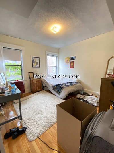Brookline 4 Bed, 2 Bath Unit  Boston University - $4,400 No Fee