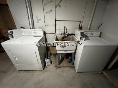 Brookline 2 Bed 1 Bath BROOKLINE  Brookline Hills - $3,000 No Fee
