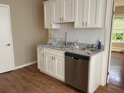 Roxbury Deal Alert! Spacious 2 bed 1 Bath apartment in George St Boston - $2,495 50% Fee