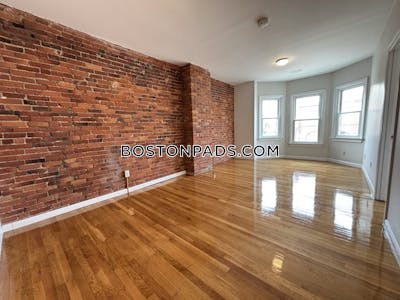 Somerville Winter Hill 2BD/1BA Apartment  Winter Hill - $2,800 No Fee