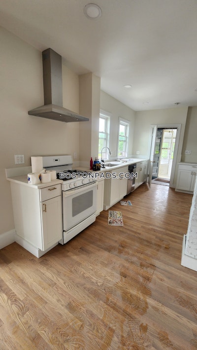 Medford 3 Bed 1 Bath MEDFORD  Tufts - $3,600 No Fee