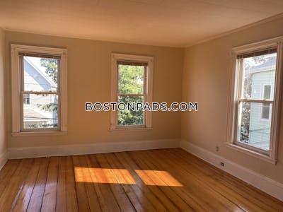 Somerville 4 Beds 1 Bath  West Somerville/ Teele Square - $3,800