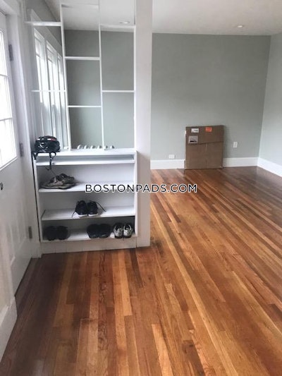 Medford Spacious 5 Bed 2 bath available 6/1 on Berwick Rd in Medford!!   Tufts - $7,300 No Fee