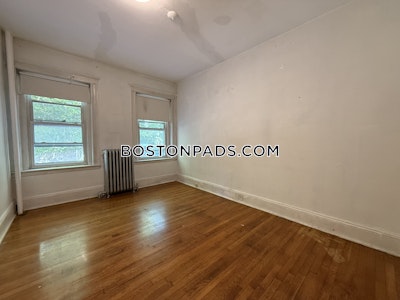 Brookline 2 Beds 1 Bath  Coolidge Corner - $2,700 No Fee