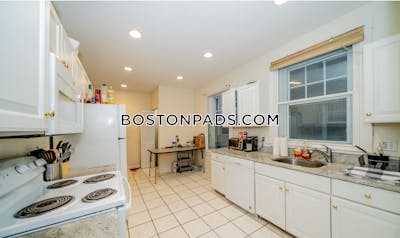 Brookline 5 Beds 2 Baths Boston University  Boston University - $8,900 No Fee