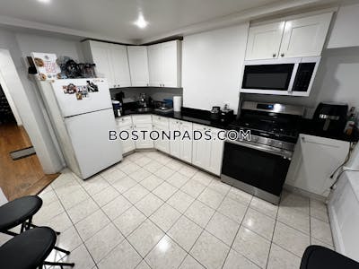 Mission Hill Sunny 3 bed 1 bath available 09/01 on Huntington Ave. Mission Hill! Boston - $3,750