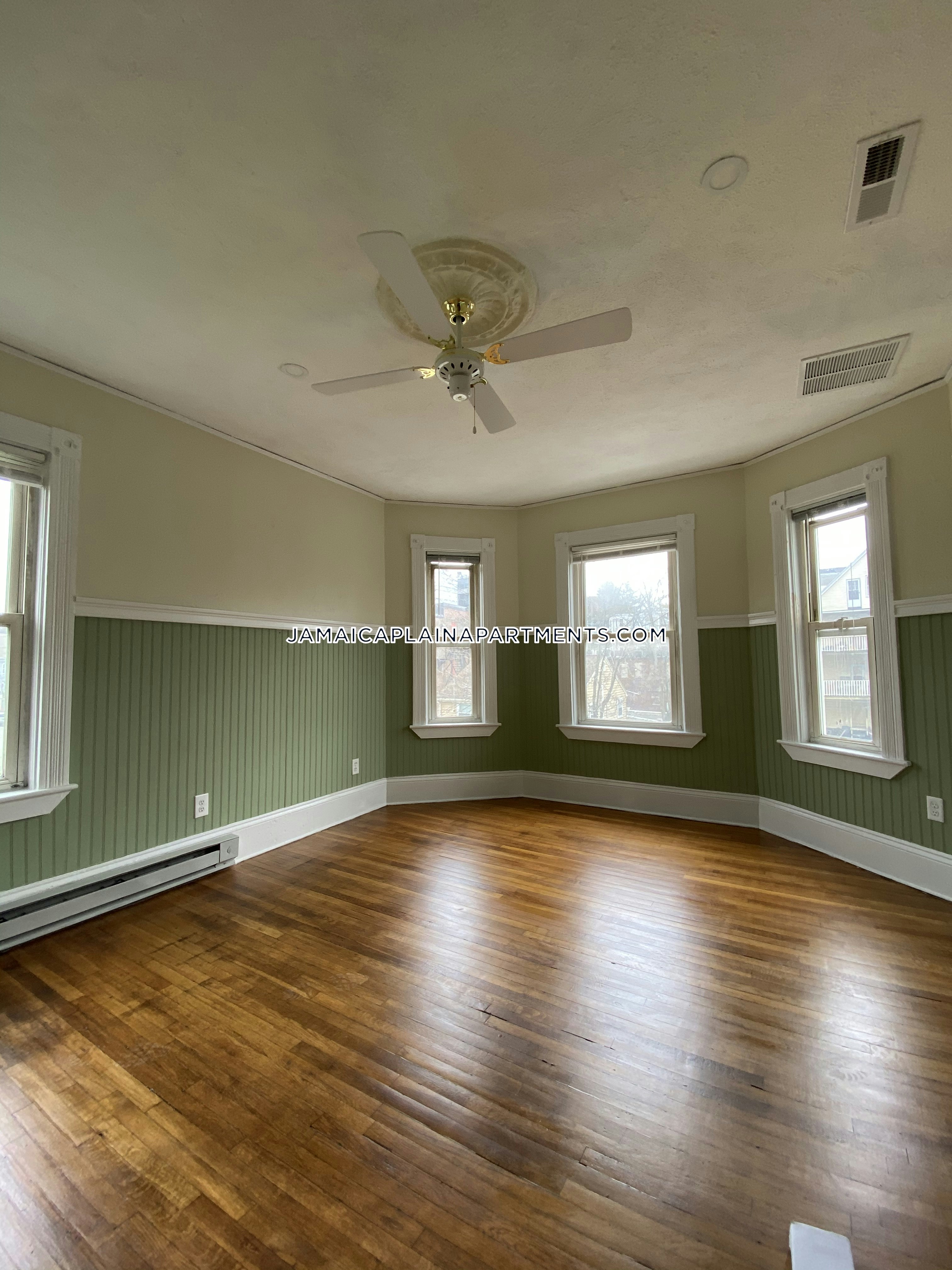 Boston Pet Friendly Apartments Jamaica Plain This nice 3 Bed 2 Bath