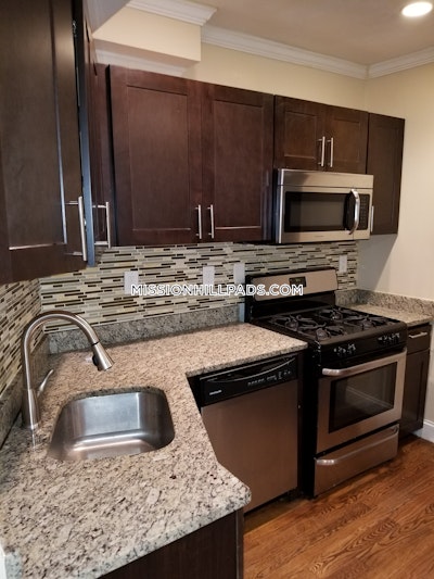 Roxbury 3 Beds 2 Baths Boston - $3,395 No Fee