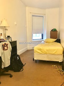 Brookline 0 Bed 1 Bath BROOKLINE- LONGWOOD AREA $2,045  Boston University - $2,045 No Fee