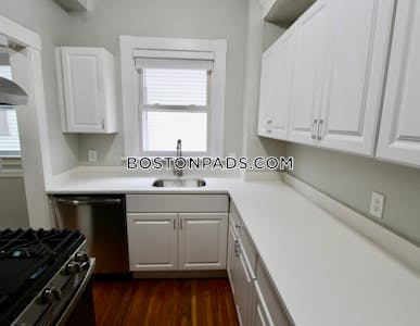 Lynn Crisp and spacious 1 Bed 1 Bath - $2,500 50% Fee