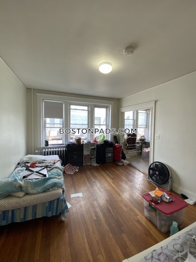 Fenway/kenmore Best Deal in town on a 1 bed apartment on Boylston St Boston - $2,775 50% Fee