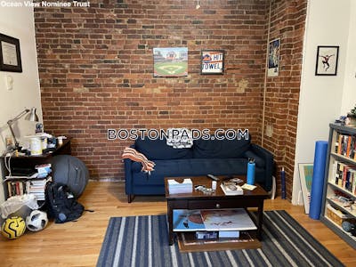 North End By far the best 1 bed apartment on Prince St Boston - $2,800