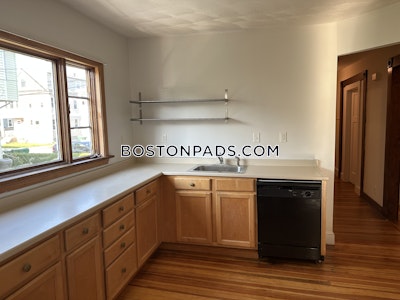 Medford 1 Bed 1 Bath  Tufts - $3,900