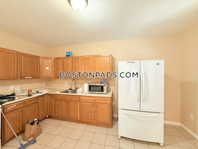 Lowell Apartment for rent 4 Bedrooms 2 Baths - $3,900