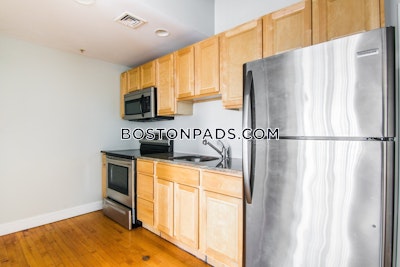 Worcester 2 bedroom 1.5 baths in Worcester - $2,200 No Fee