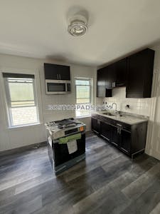Cambridge 3 bedroom 1 baths in CAMBRIDGE  Central Square/cambridgeport - $4,400 50% Fee