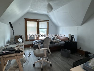 Somerville 6 Beds 1.5 Baths  Tufts - $7,000 No Fee