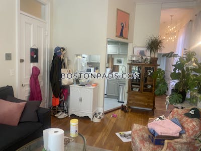 South End Deal Alert! Spacious 1 Bed 1 Bath apartment in Shawmut Ave Boston - $3,100
