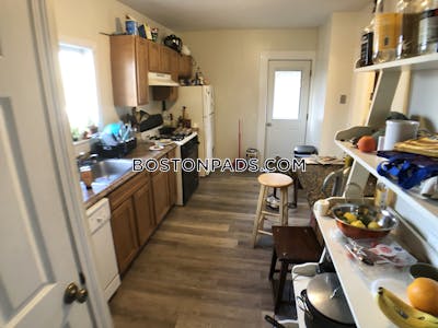 Medford 5 Beds 2.5 Baths  Tufts - $6,500 No Fee